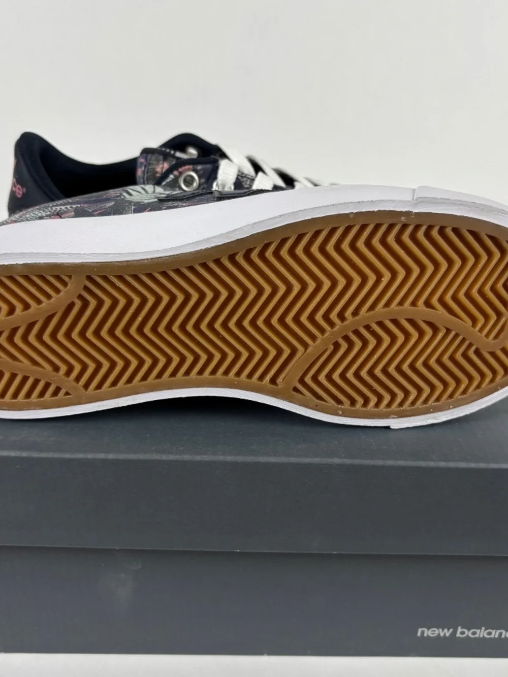 New Balance AM210FBL Floral Print Skate/Court Shoes, Blue/ White, Men’s Size 4.5